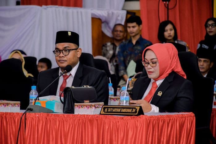 gaji_honorer_tak_kunjung_dibayar_ketua_fraksi_pdip_padangsidimpuan_segera_laporkan