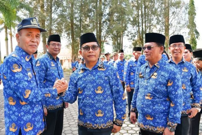 jelang_purna_tugas_wakil_bupati_samosir_minta_asn_tingkatkan_kinerja_dan_pelayanan