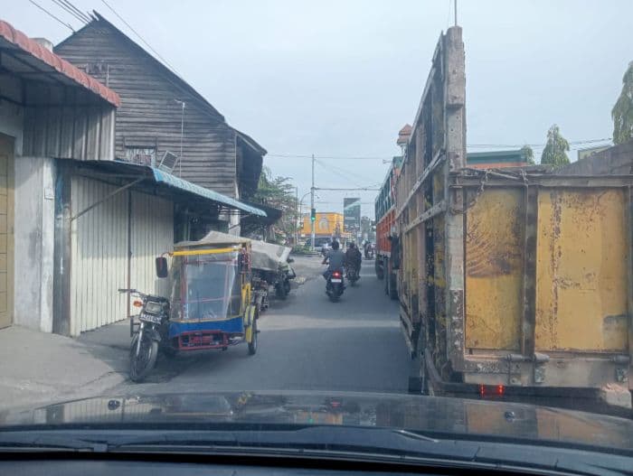 parkir_becak_sembarangan_sebabkan_kemacetan_di_lubuk_pakam