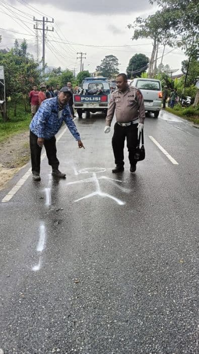 truk_box_tabrak_pengendara_sepeda_motor_korban_tewas_di_tempat