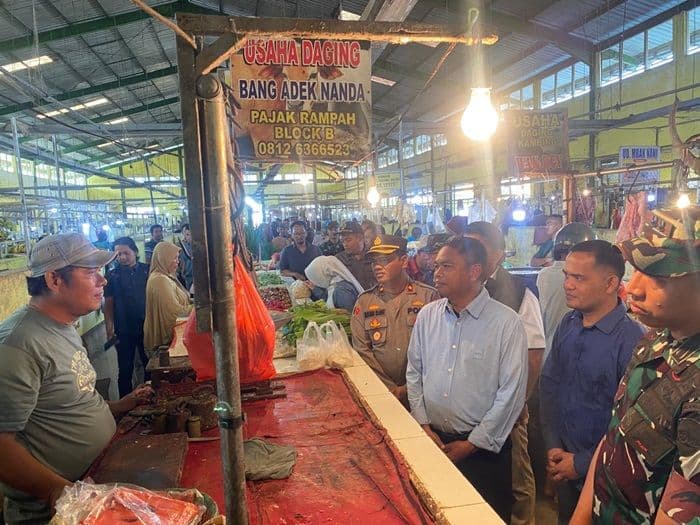 bupati_sergai_klaim_bahan_pokok_aman_dan_harga_stabil_usai_sidak_bapokting