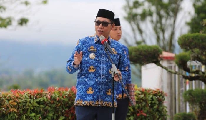bupati_taput_tekankan_disiplin_dan_nasionalisme_asn_dalam_pelayanan_publik