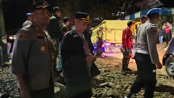 pasca_banjir_jalan_siantarparapat_di_dusun_sualan_sudah_bisa_dilalui_kendaraan