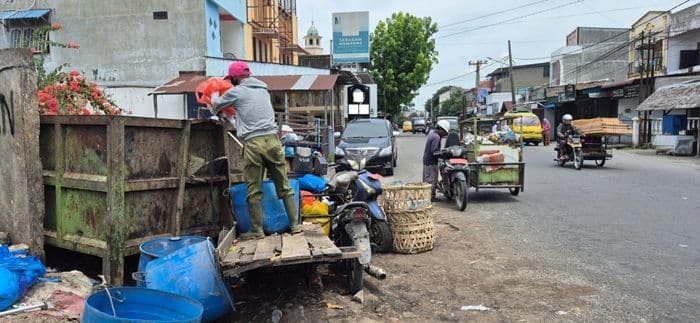 pintu_bak_sampah_hilang_diembat_maling_warga_binjai_ngaku_bingung