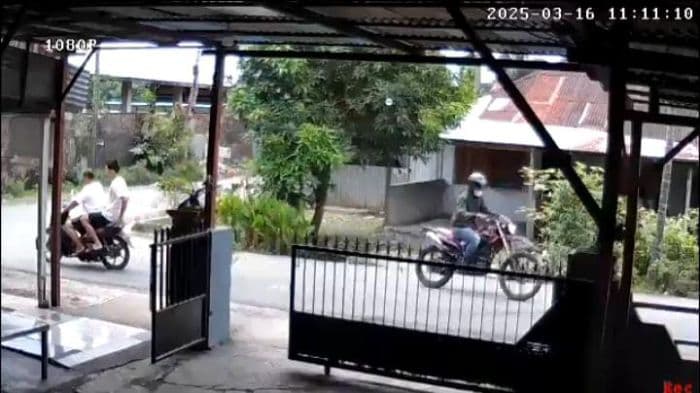 sepeda_motor_dicuri_saat_pemilik_mandi_di_sunggal