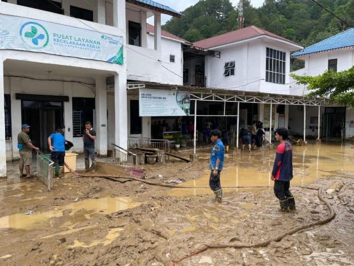 terdampak_banjir_dinkes_sumut_sebut_pelayanan_terganggu_di_rsud_parapat