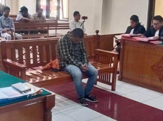 tiga_terdakwa_pembunuh_keluarga_wartawan_di_karo_dituntut_hukuman_mati