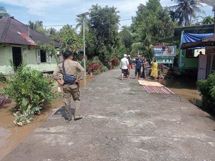 banjir_di_barus_surut_pasca_rendam_ratusan_rumah