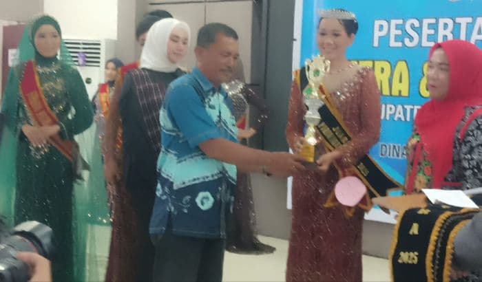 daffa_farezi_dan_roliana_terpilih_sebagai_putra_putri_pariwisata_labura_2025