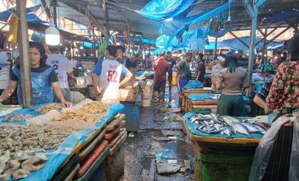 pasar_ikan_dwikora_becek_dan_bau_pemko_siantar_didesak_benahi_infrastruktur