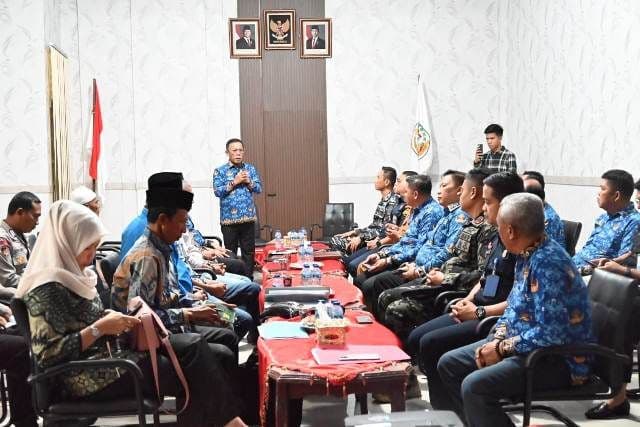 bupati_diskusi_dengan_stakeholder_cegah_illegal_fishing_di_tapteng