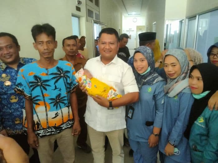 istri_meninggal_usai_melahirkan_kuli_bangunan_di_kisaran_kesulitan_bayar_biaya_persalinan_anak