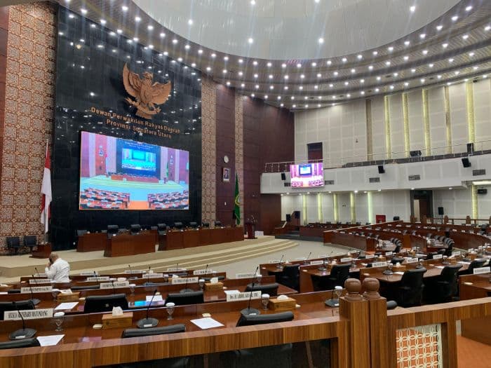 rapat_paripurna_dprd_sumut_kembali_molor