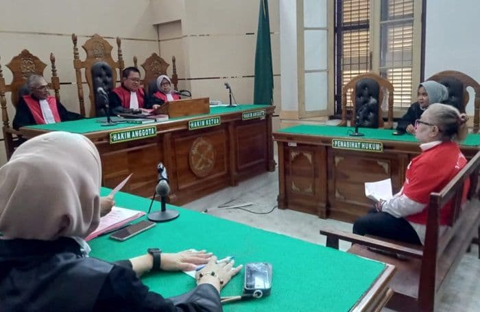 sidang_tuntutan_tiromsi_sitanggang_ditunda_lagi_didakwa_bunuh_suami_untuk_klaim_asuransi