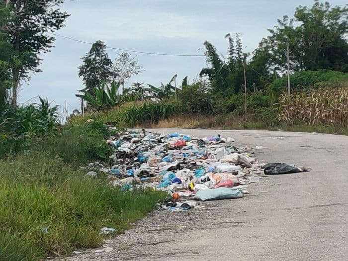 warga_keluhkan_jalan_ringroad_sidikalang_dairi_dipenuhi_sampah