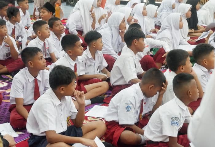 adaptasi_siswa_sekolah_rakyat_kepsek_mulai_dari_yang_menangis_hingga_dilarikan_ke_rumah_sakit