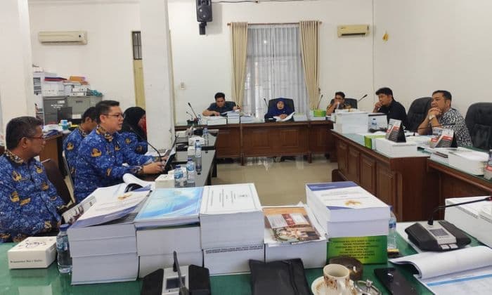dprd_soroti_silpa_disdik_siantar_rp20_miliar_kadis_lempar_bola_panas