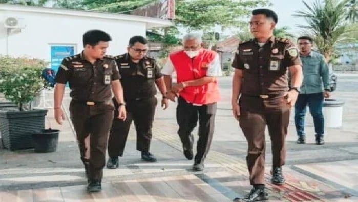 mantan_kadinkes_batu_bara_resmi_ditahan_terkait_dugaan_korupsi_dana_btt_rp51_miliar