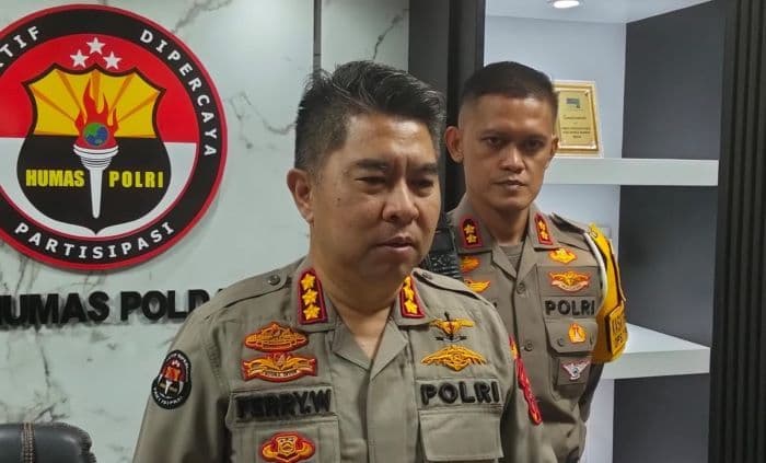 motor_pjr_polda_sumut_tabrak_pejalan_kaki_polisi_korban_tibatiba_menyeberang