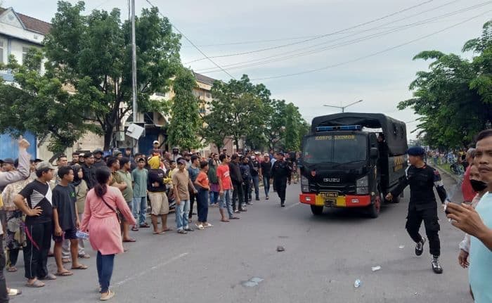 ricuh_dan_dihadang_warga_pn_medan_tunda_eksekusi_lahan_di_tanjung_mulia