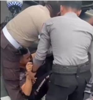viral_polisi_histeris_saat_ditangkap_propam_di_ternate_diduga_terlibat_pelanggaran_berat_