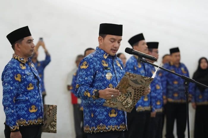 wali_kota_tebing_tinggi_lantik_658_pppk_tekankan_disiplin_dan_loyalitas_asn