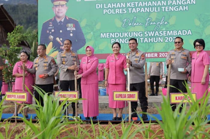 kapolda_sumut_tanam_jagung_dan_tebar_bibit_ikan_di_polres_tapteng