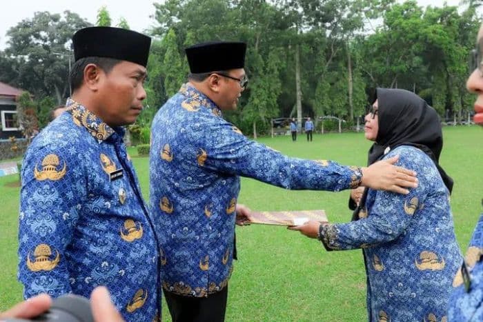 mangkir_kerja_lebih_dari_tiga_bulan_bupati_asri_ludin_pecat_dua_asn_deli_serdang
