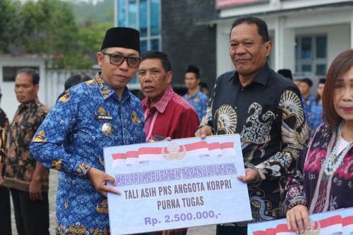 tujuh_bulan_pimpin_taput_bupati_pencapaian_awal_belum_maksimal