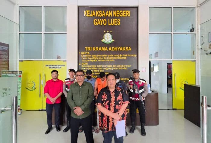 buron_10_tahun_kejati_sumut_tangkap_terpidana_kasus_ganja_335_kg_di_aceh_saat_bermain_handphone