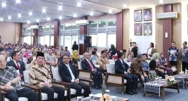disambut_meriah_jokowi_hadiri_dies_natalis_ke62_fakultas_kehutanan_ugm