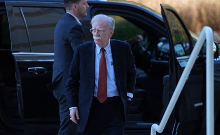 john_bolton_tersandung_kasus_informasi_rahasia_mantan_penasihat_trump_kini_dihadapkan_ke_pengadilan