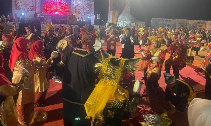 semalam_di_ranah_minang_guncang_asahan_tari_piring_kolosal_dan_makan_bajamba