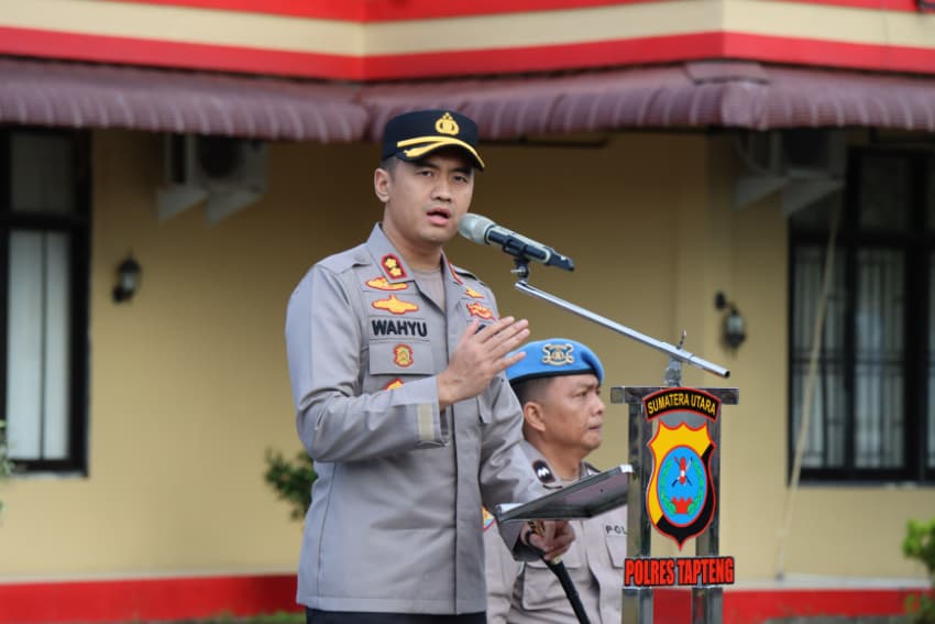 apel_perdana_kapolres_tapteng_akbp_wahyu_jangan_sakiti_hati_masyarakat