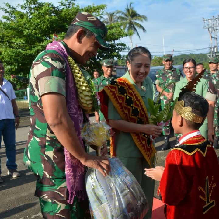 danrem_023ks_bangga_dan_hormat_kepada_prajurit_di_pulau_nias
