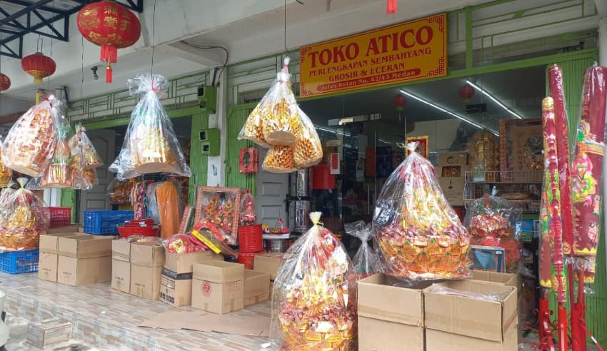 jelang_imlek_2025_toko_atico_penuhi_kebutuhan_perlengkapan_sembahyang