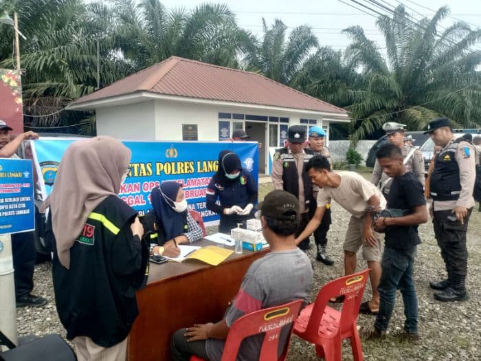 sopir_bus_dan_betor_di_langkat_dites_urin_ini_hasilnya
