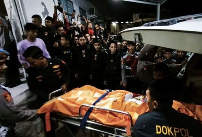 anggota_dpr_kecam_insiden_penembakan_yang_menewaskan_tiga_polisi