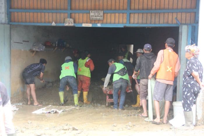 pasca_banjir_bandang_parapat_disdukcapil_simalungun_siapkan_layanan_dokumen