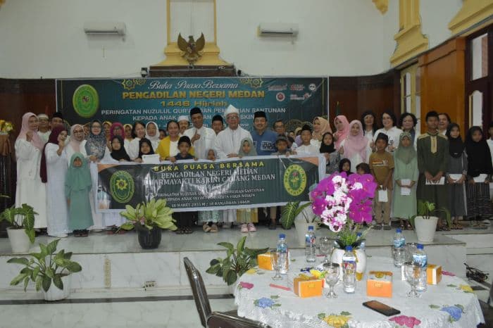 pn_medan_bersama_dyk_santuni_anak_yatim_dan_fakir_miskin