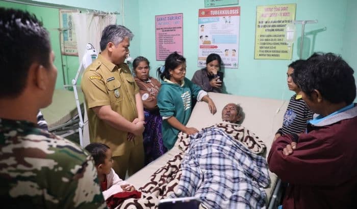 tinjau_lokasi_gempa_wakil_bupati_taput_perintahkan_penanganan_cepat