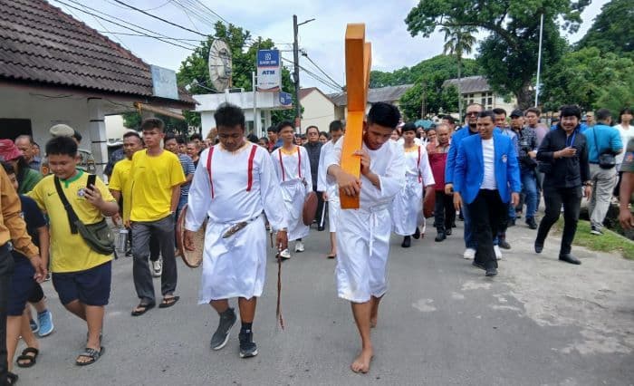 gamki_siantar_gelar_prosesi_jalan_salib_jumat_agung