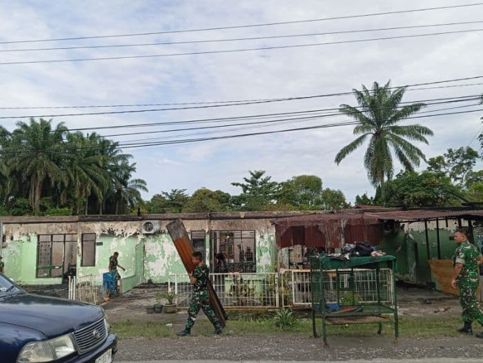 diduga_korslet_enam_unit_rumah_di_perumahan_rindam_siantar_terbakar