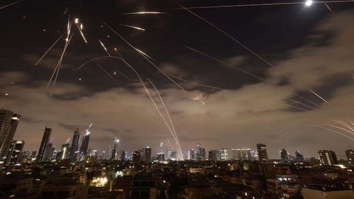 iran_gempur_israel_klaim_serang_markas_mossad_dengan_rudal_siluman