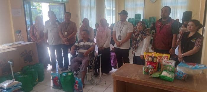 warga_tebing_tinggi_bingung_bantuan_kursi_roda_berubah_jadi_sembako