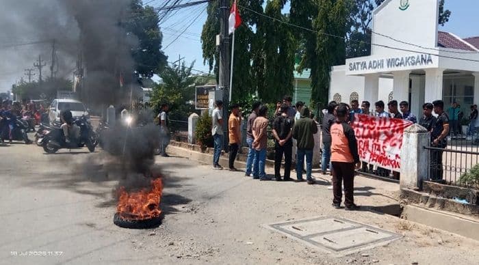 gpmpalas_kembali_gelar_aksi_di_kejari_padang_lawas_desak_penuntasan_dugaan_korupsi_rp_88_miliar