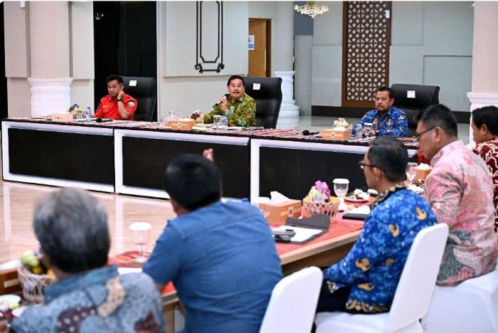gubernur_minta_semua_pihak_sinergi_cegah_dan_atasi_karhutla_di_kawasan_danau_toba