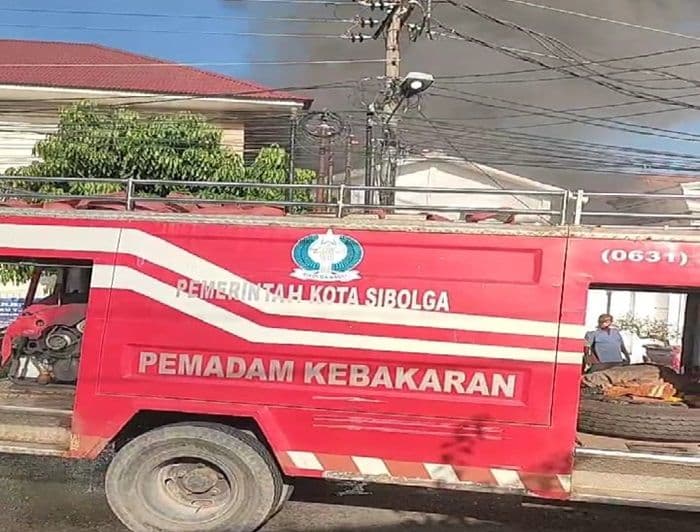 kebakaran_rumah_dinas_wali_kota_akibat_korsleting_mobil_saat_dipanaskan