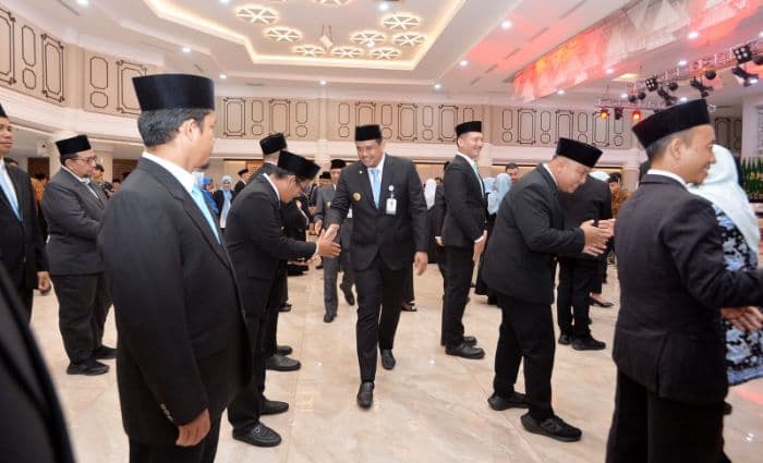 lantik_103_pejabat_administrator_dan_fungsional_bobby_minta_dapat_bekerja_sama_dan_berkolaborasi
