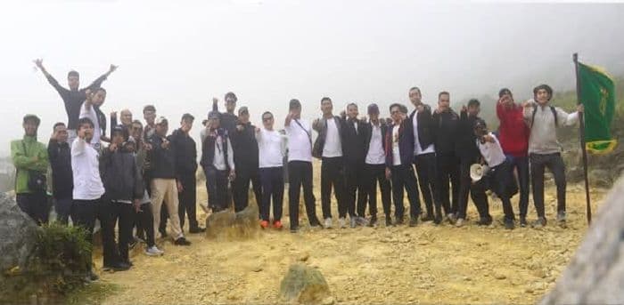 peringati_hba_ke65_kejari_karo_dan_cabjari_tiga_binanga_gelar_fun_trekking_ke_gunung_sibayak